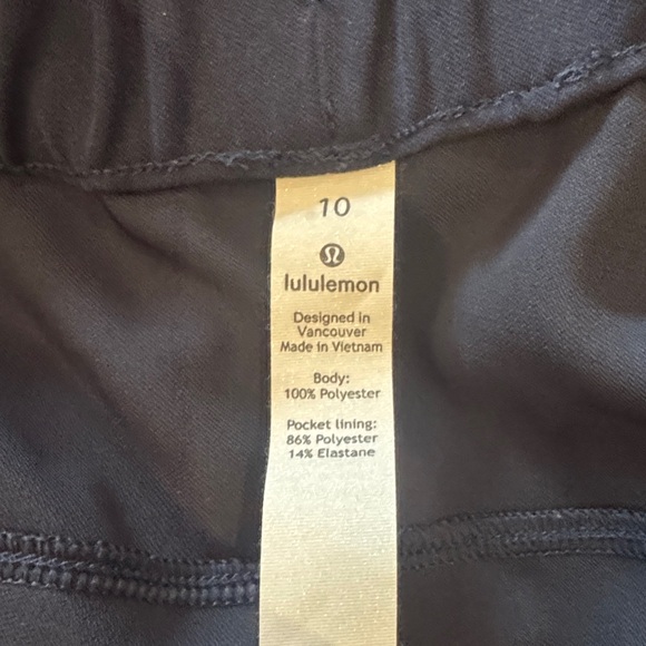 Lululemon track pants on the fly - Picture 4 of 8